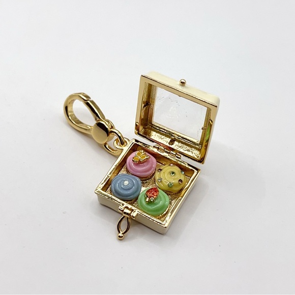 Juicy Couture box of cupcakes charm - Picture 4 of 4